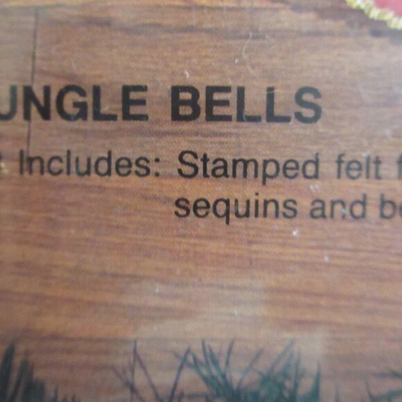 Bucilla Jungle Bells Animals 43" Round Felt Christmas Tree Skirt Kit 83020 NEW - Picture 6 of 13